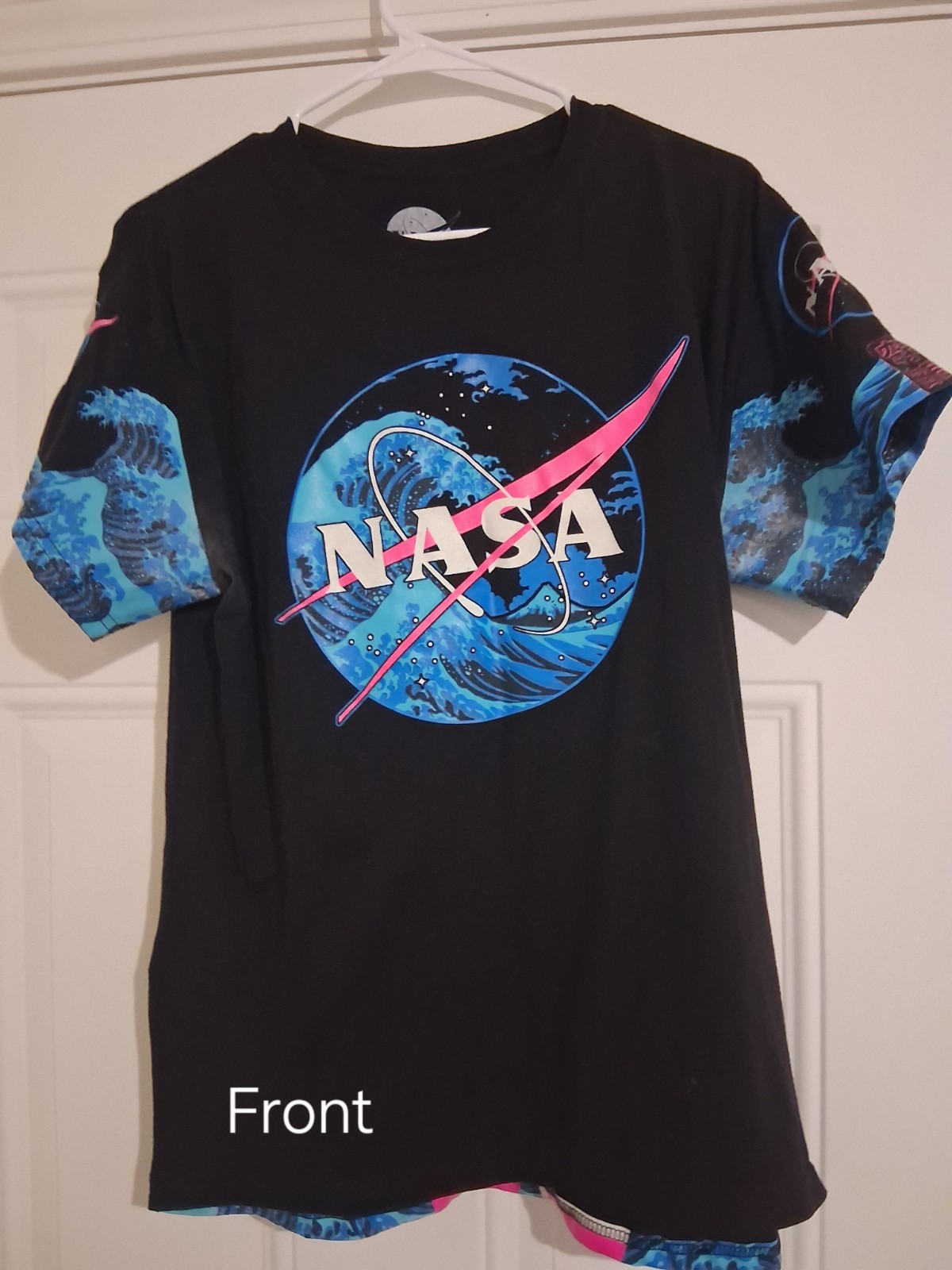 NASA Space 65% Polyester & 35% Cotton, Size: Large (L). Machine-Washable T-Shirt