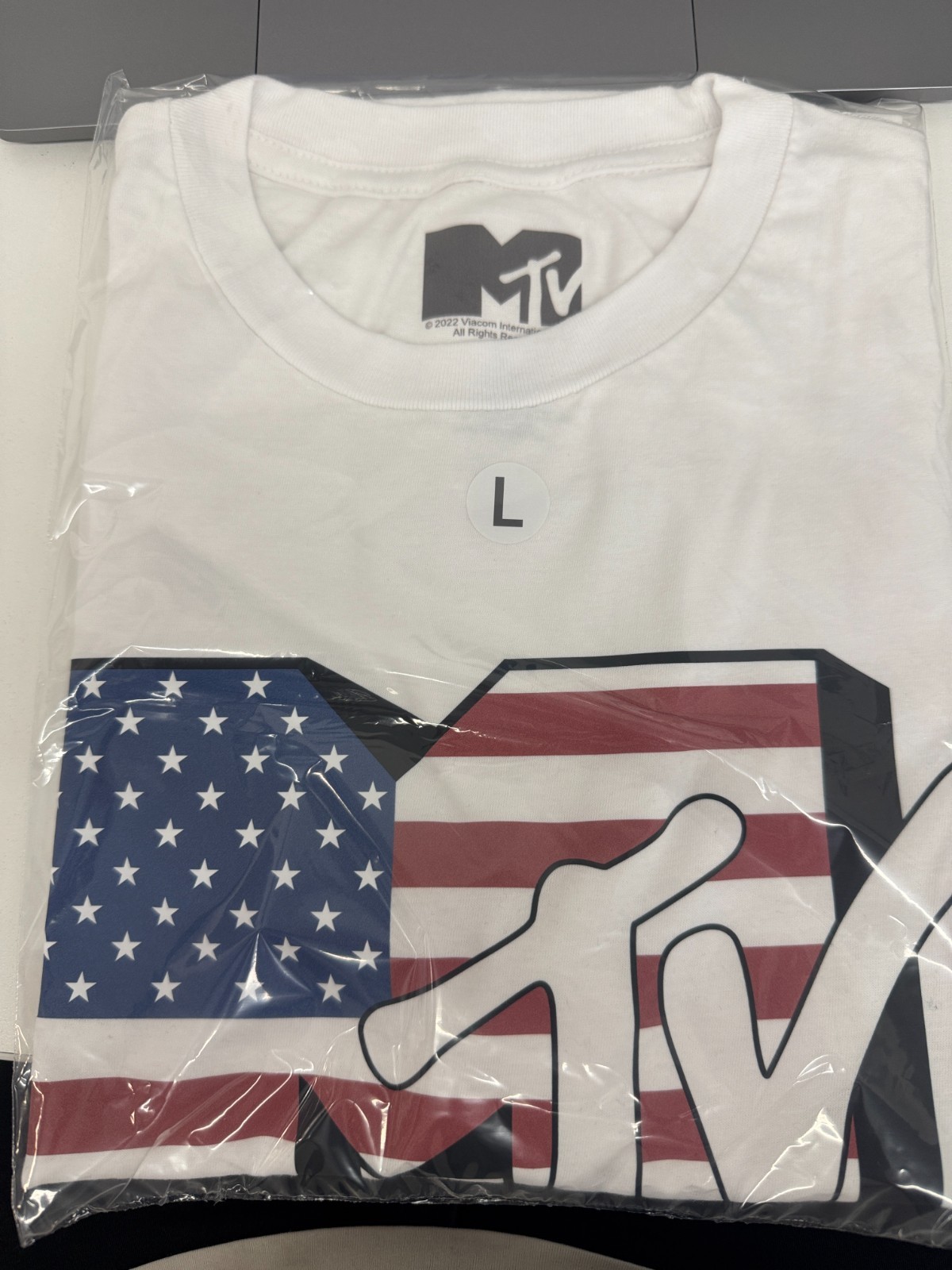 MTV MUSIC FLAG LOGO GRAPHIC T SHIRT